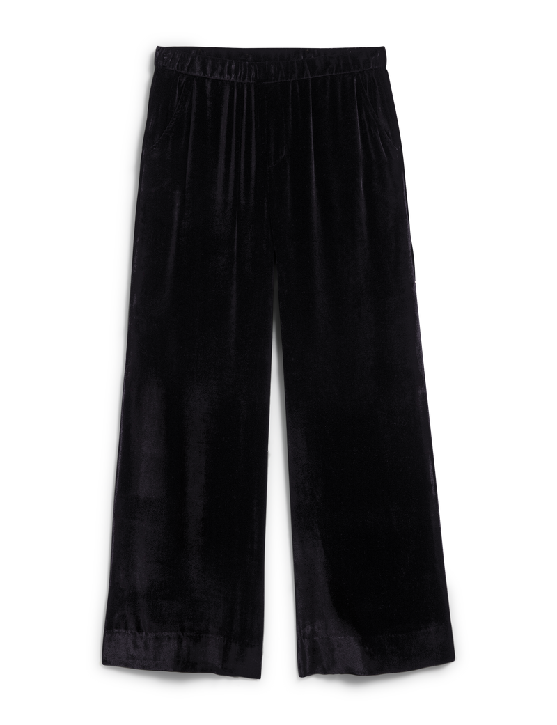 Maisie - Black Velvet